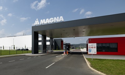 Mechanische Befestigung des Flachdachs am Magna Produktionswerk, Hoče (SVN), mit isoweld